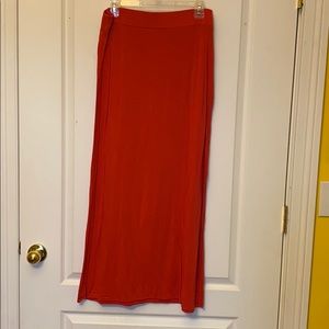Maxi skirt with slit on one side